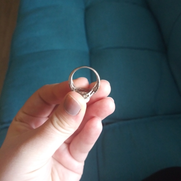 Sterling Silver and Pearl Ring - Picture 5 of 8